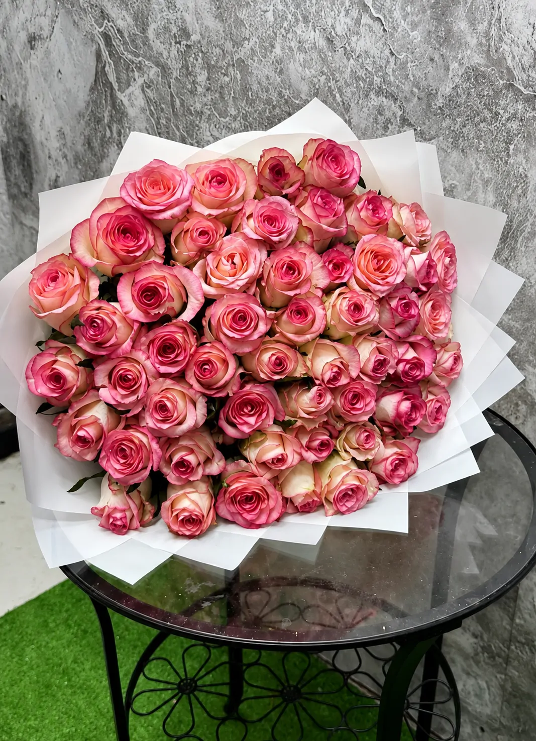 Розовый фарфор