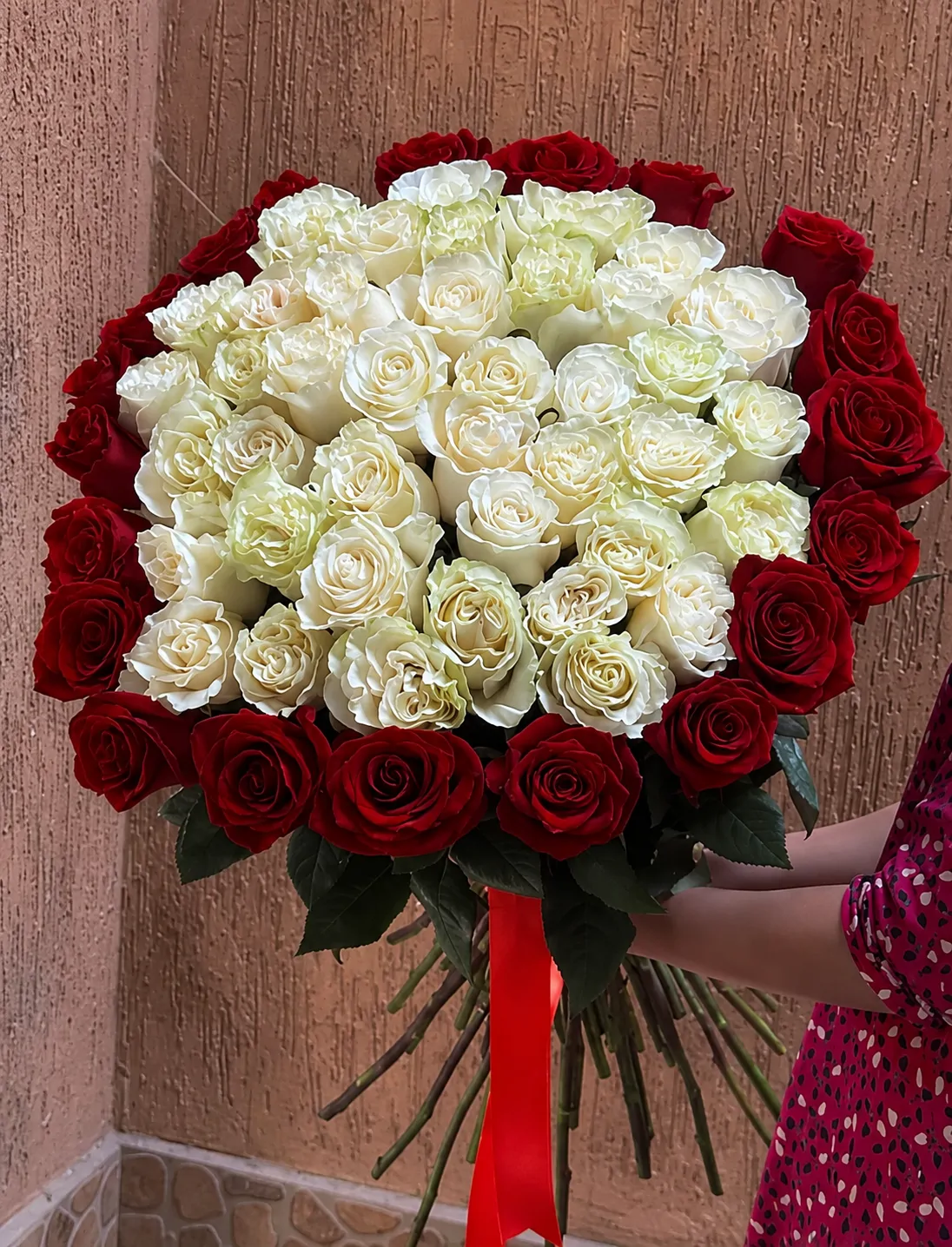 Красный контур