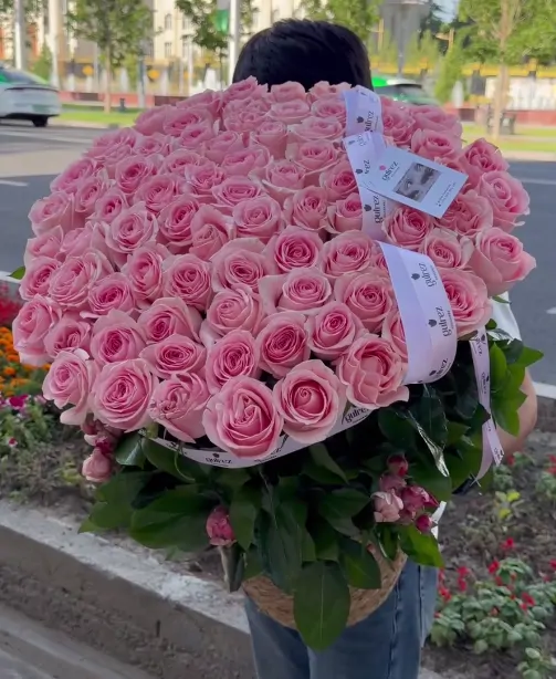 Розовый атлас