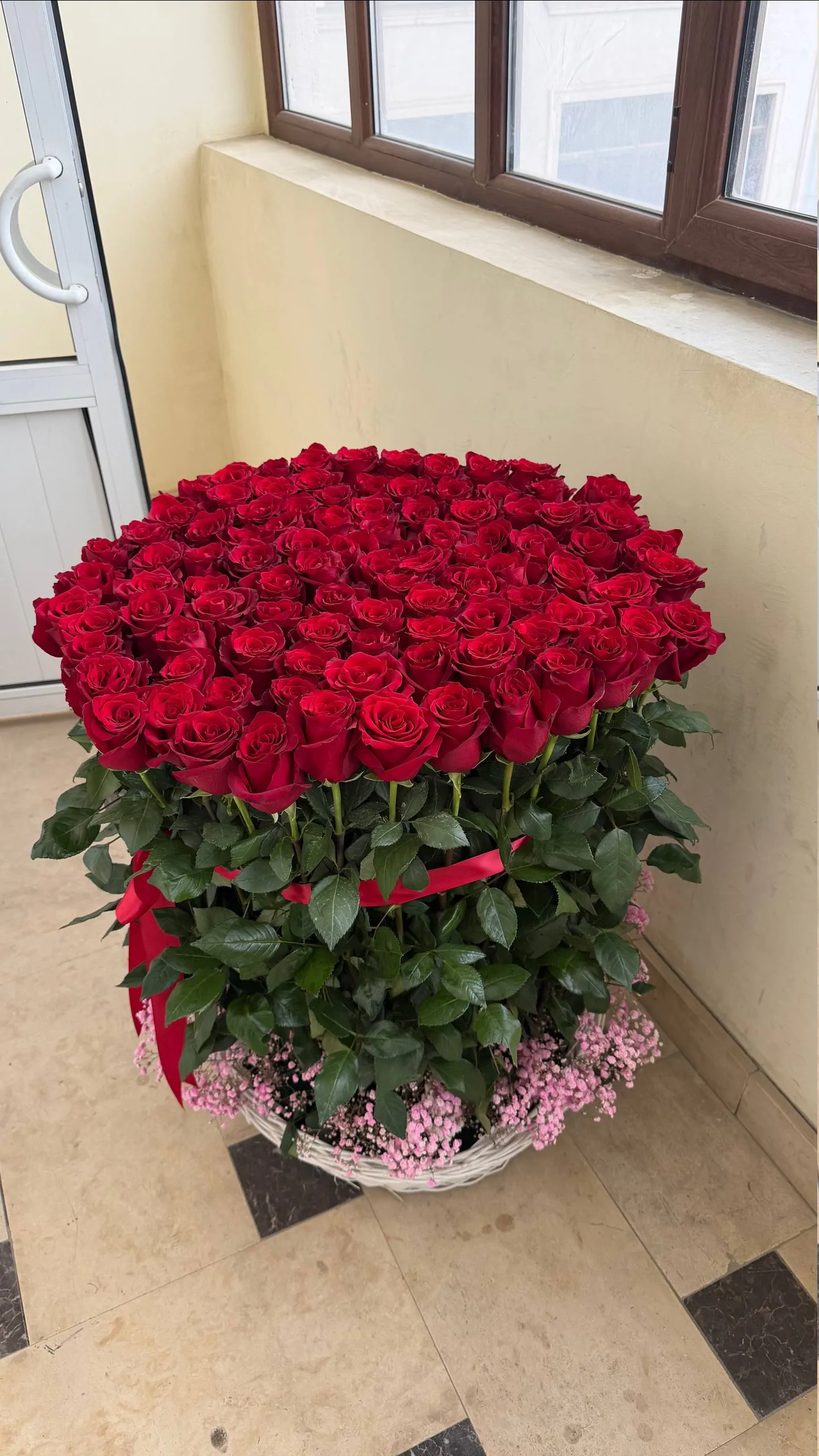 101 голландских роз в корзине